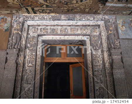 世界遺産「アジャンター石窟群」の「第1窟」(インド) 世界遺産「アジャンター石窟群」の「第1窟」(インド) 17452454