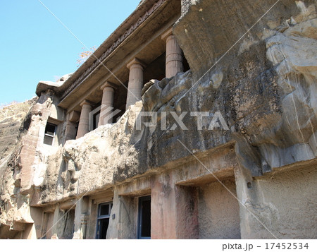 世界遺産「アジャンター石窟群」の「第6窟」（インド） 17452534