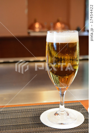 ステーキハウスで飲むおいしい生ビール ステーキハウスで飲むおいしい生ビール 17454422