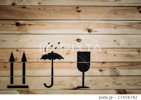 Fragile symbol on package 17456782