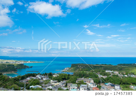 沖縄県　宮城島　シヌグ堂バンタからの眺め 17457385