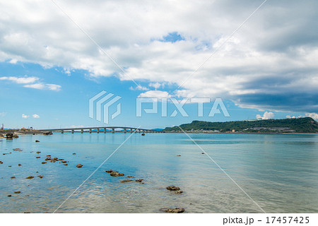 沖縄県　浜比嘉島　浜比嘉大橋 17457425