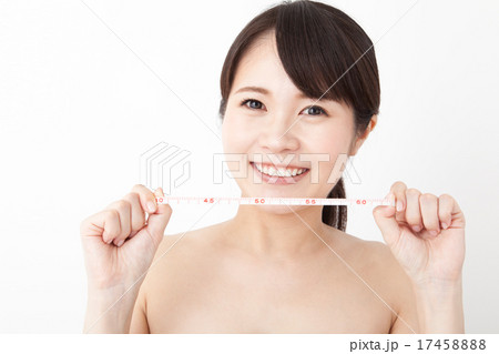 ダイエットが成功した若い女性イメージ ダイエットが成功した若い女性イメージ 17458888