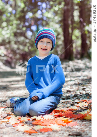 kid at fall 17459220