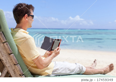 man reading 17459349