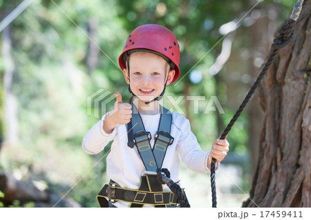 kid at adventure park 17459411