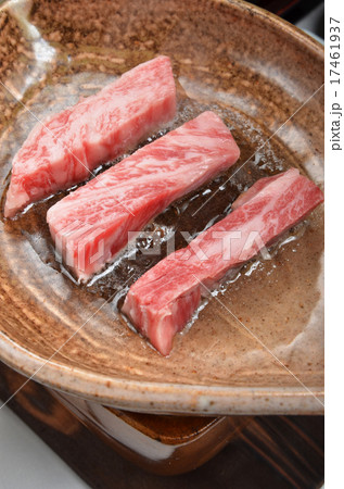 Roast beef on clay plate Roast beef on clay plate 17461937