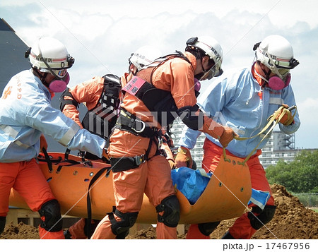 レスキュー隊による救出訓練（スケッドによる搬送） 17467956