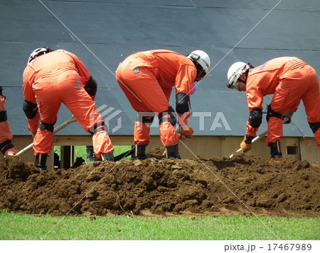レスキュー隊による救出訓練（土砂の除去） 17467989