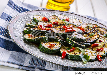 Zucchini. Grilled zucchini. Slices of grilled zucc 17469078