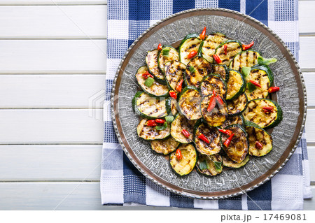 Zucchini. Grilled zucchini. Slices of grilled zucc 17469081