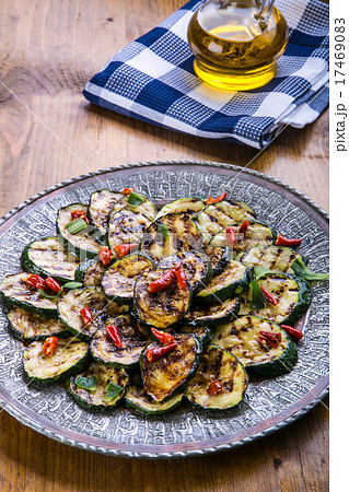 Zucchini. Grilled zucchini. Slices of grilled zucc 17469083