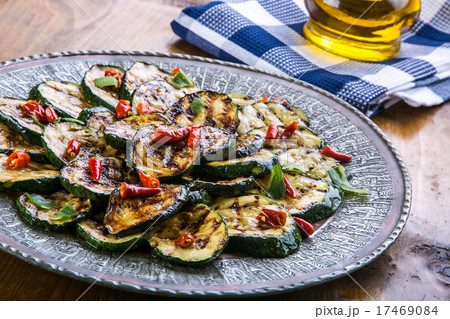 Zucchini. Grilled zucchini. Slices of grilled zucc 17469084