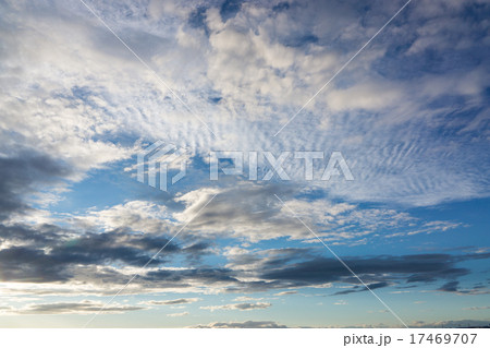 夕暮れ時の空 17469707