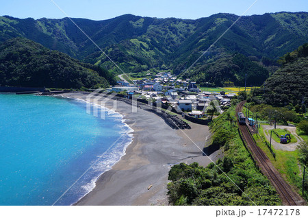 安和海岸をのんびり走る一両編成のローカル鉄道 17472178