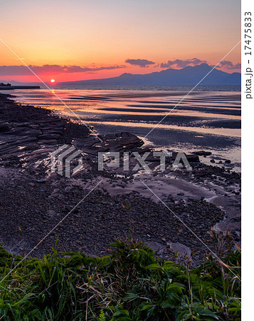 御興来海岸の夕暮れ 17475833