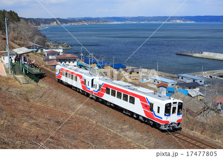 「あまちゃん」の舞台、袖が浜駅こと堀内駅を発車する三陸鉄道北リアス線 17477805
