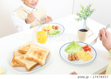 朝食 親子 男の子 朝食 親子 男の子 17478457
