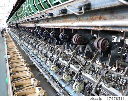 富岡製糸場 繰糸所に設置された自動繰糸機の写真素材