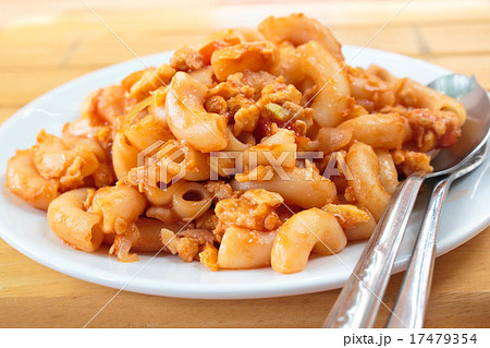 Stir-fried macaroni. 17479354