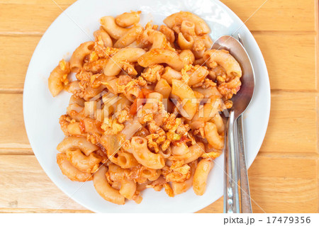 Stir-fried macaroni. 17479356