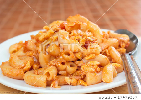 Stir-fried macaroni. 17479357