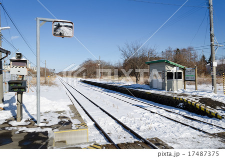 小さな田舎の駅 17487375