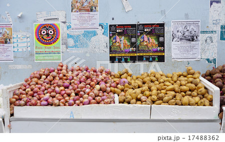 Raw green vegetables in a market 17488362