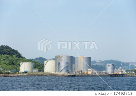横須賀港にある吾妻島のタンクエリア 神奈川県横須賀市 の写真素材
