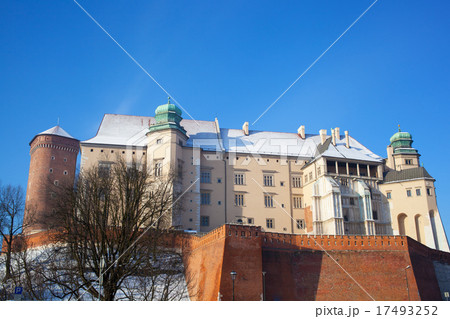 Wawel castle in Krakow in sunny winter day, Poland 17493252