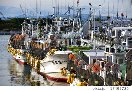 函館港のイカ釣り船の写真素材