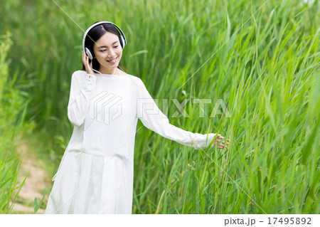 beautiful chinese girl in the countryside beautiful chinese girl in the countryside 17495892