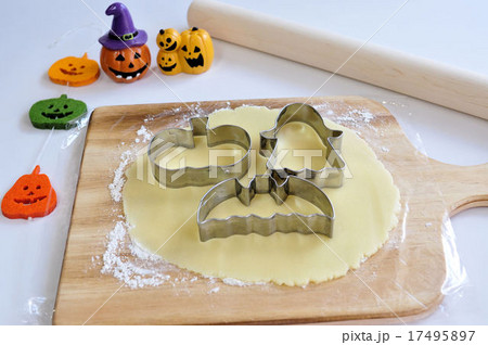 ハロウィンクッキー作り 17495897