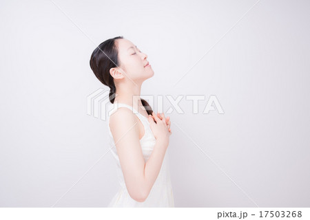 深呼吸 女性 深呼吸 女性 17503268