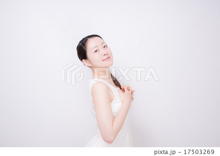 深呼吸　女性 17503269