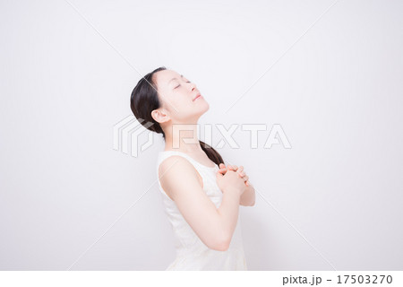深呼吸 女性 深呼吸 女性 17503270