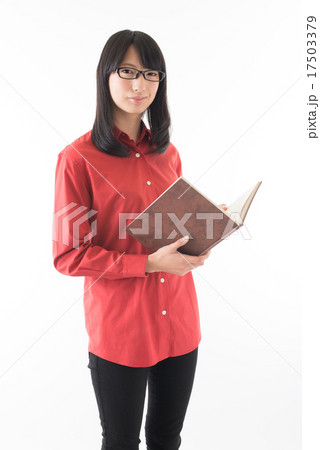 本と女性 17503379