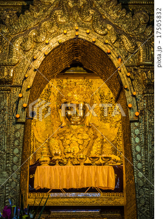 Mahamuni Buddha image in Mandalay, Myanmar Mahamuni Buddha image in Mandalay, Myanmar 17505832