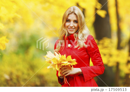Autumn woman 17509513