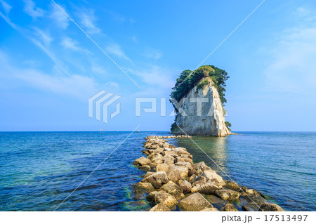 夏の能登半島 見附島 夏の能登半島 見附島 17513497