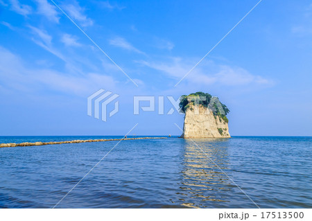 夏の能登半島　見附島 17513500