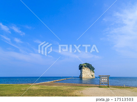 夏の能登半島　見附島 17513503