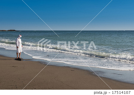 海を眺める志摩の海女さん 海を眺める志摩の海女さん 17514107