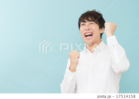 男性 笑顔 ガッツポーズ 男性 笑顔 ガッツポーズ 17514158