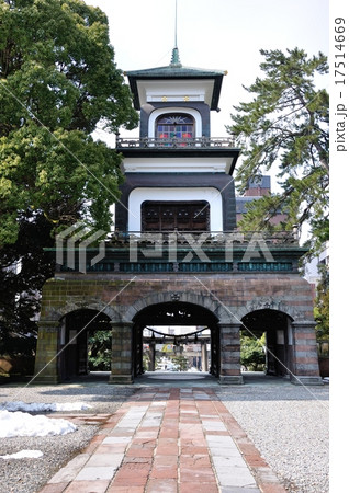 金沢市　尾山神社の神門 17514669