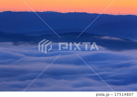 遠野盆地の雲海 17514807