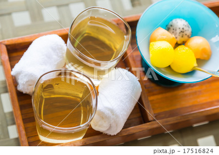 Ice tea with fruit 17516824