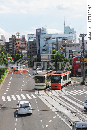 飛鳥山で交差する路面電車 飛鳥山で交差する路面電車 17519592