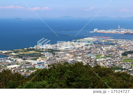 愛媛県四国中央市と海 17524727