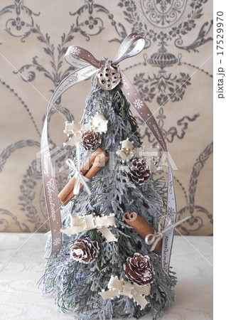 クリスマスツリー 17529970